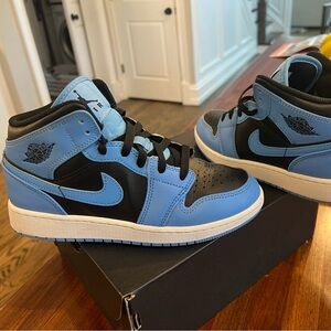 Air Jordan 1 Mid (GS) University Blue - size 5Y